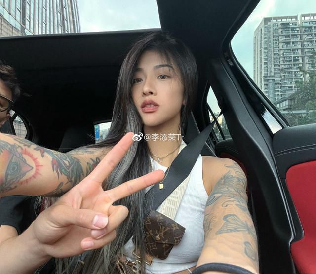 海伦娜听了这话，心头一甜，随即非常认真嘱咐老女皇：奶奶，虽然叶先生给了你一个贵宾席位，但是你得知道，我们是没有实力去竞争回春丹的，到时候你主要还是去露个面，回春丹竞拍的事情，就别跟着掺和了。